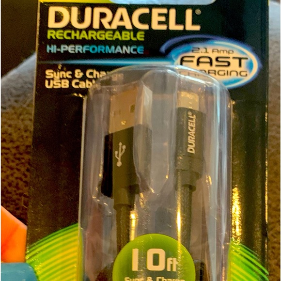 New. Duracell 2.1 amp fast charging sync and charge 10ft fabric usb cable. $7 - Picture 1 of 4